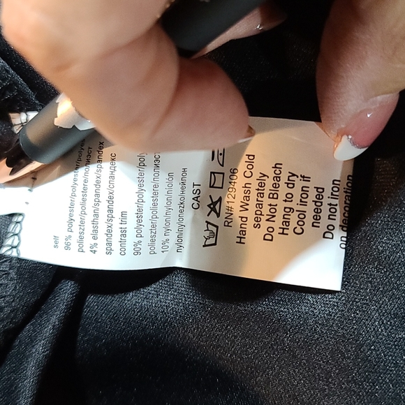 Venus black and lace dress - Picture 10 of 10